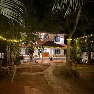 Hostal Barefoot Hostels,